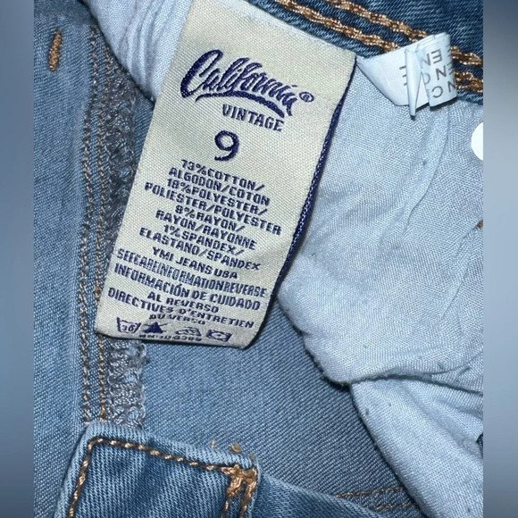 California Vintage, 9, juniors, distressed, relaxed, fit skinny leg,mid/hi rise - Picture 4 of 10